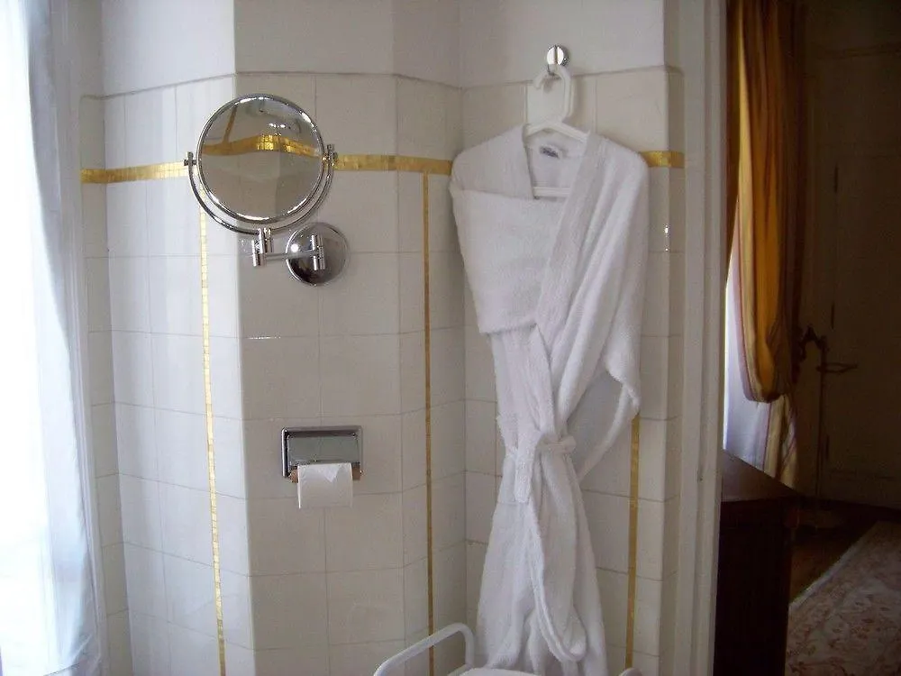 Hotel Du Rond-Point Des Champs-Elysees - Esprit De France Париж 4*,
