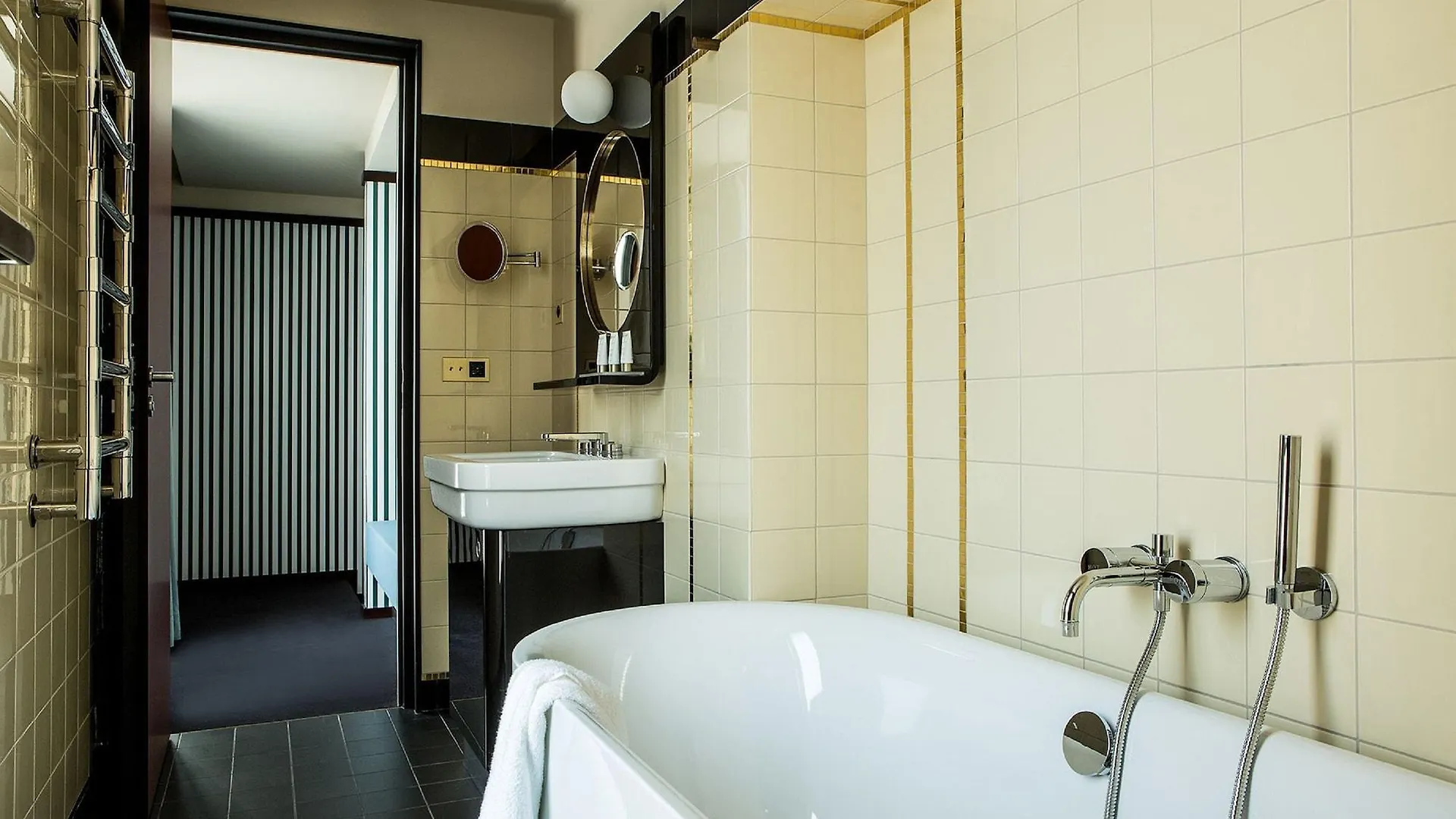 Hotel Du Rond-Point Des Champs-Elysees - Esprit De France Paris