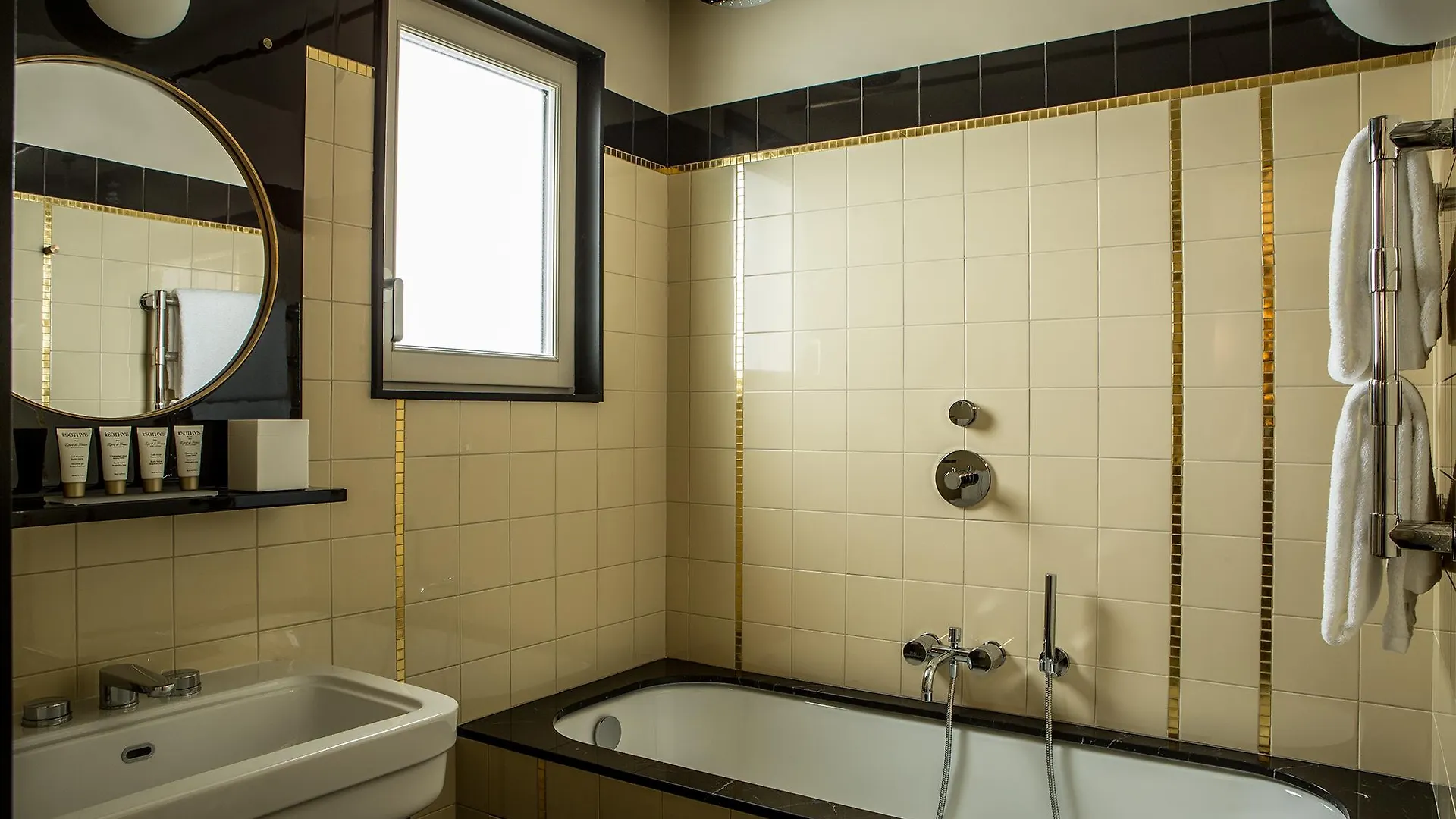 ****  Hotel Du Rond-Point Des Champs-Elysees - Esprit De France Paris France