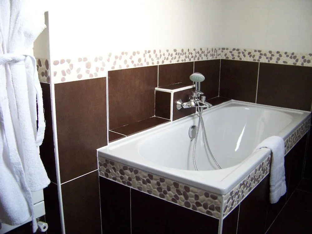 Hotel Du Rond-Point Des Champs-Elysees - Esprit De France Paris