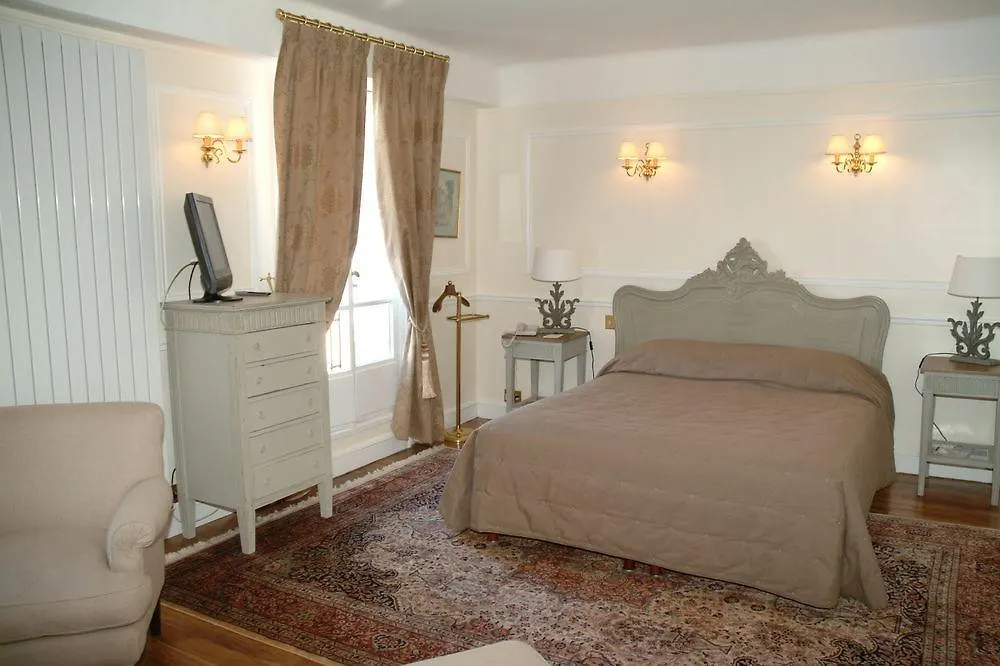 Hotel Du Rond-Point Des Champs-Elysees - Esprit De France Paris 4*,